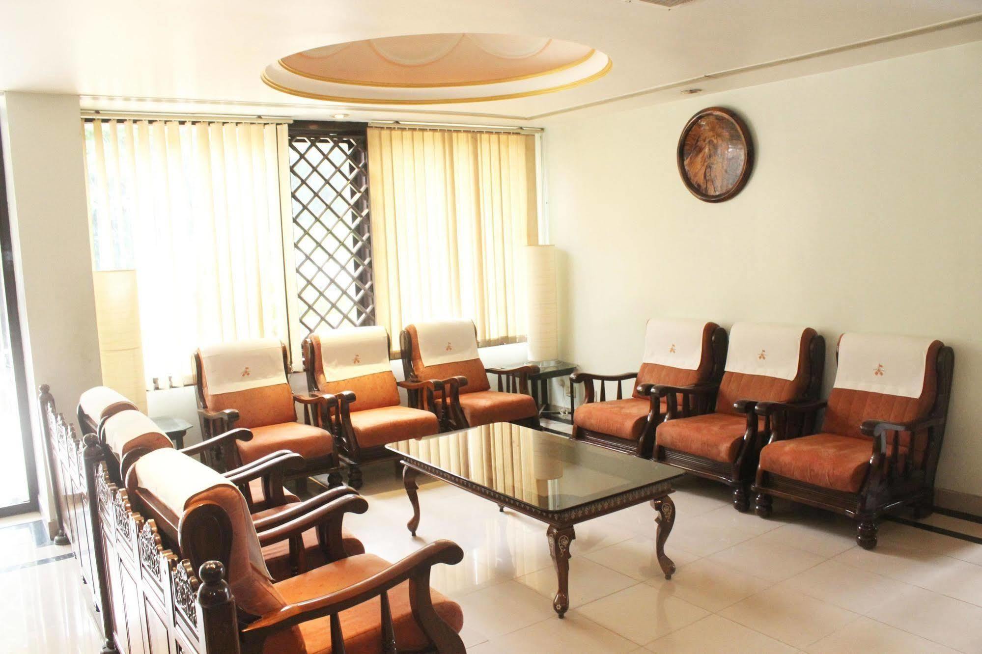 Treebo Trend Royal Inn Mysore Esterno foto