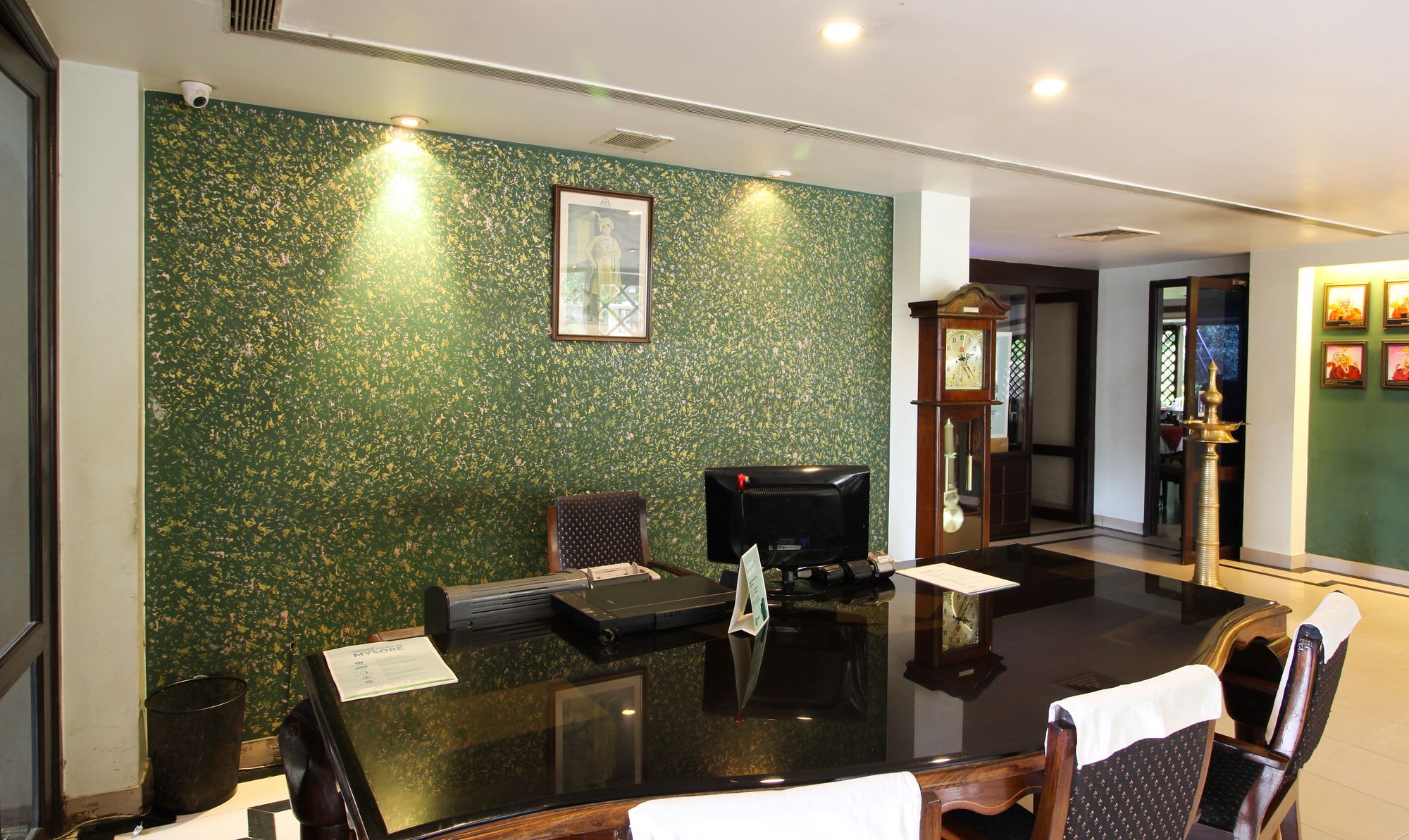 Treebo Trend Royal Inn Mysore Esterno foto